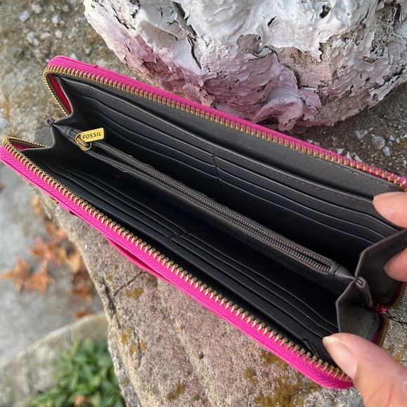 Fossil Accordion Hot Pink/Fuchsia Wallet - Picture 10 of 10